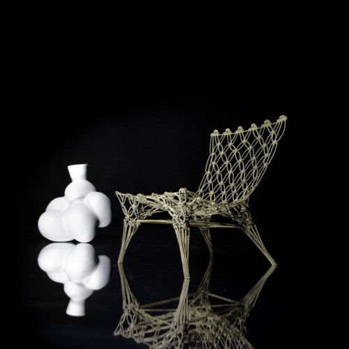 Beeldcitaat: http://www.marcelwanders.com/media/128667/cappellini_knotted_chair_miniature___egg_vase.jpg
