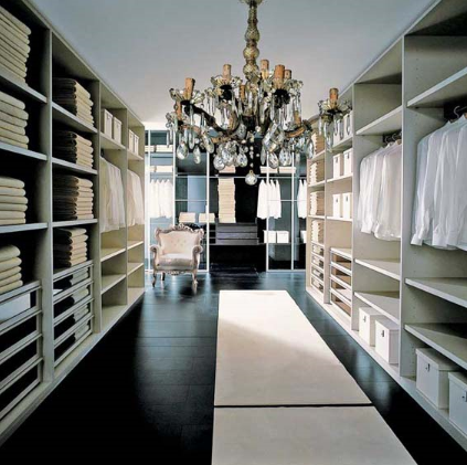 Beeldcitaat: http://www.lushome.com/modern-walk-closet-design-ideas-stylish-home-organization/78937