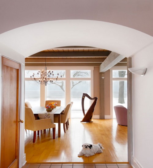 Beeldcitaat: http://cdn.decoist.com/wpcontent/uploads/2014/03/drake-interiors-limited-beautiful-harp-in-living-room-.jpg