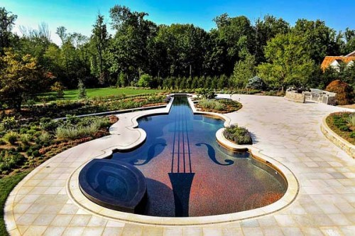 Beeldcitaat: http://www.2014interiordesign.com/wp-content/uploads/2014/01/stradivarius-violin-swimming-pool_.jpg