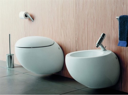 Beeldcitaat: http://www.newyorkmarkt.com/contemporary-bathroom-interior-design-with-il-bagno-alessi-one-collection-by-stefano-giovannoni/il-bagno-alessi-one-bowl-toilet-design-ideas-by-stefano-giovannoni