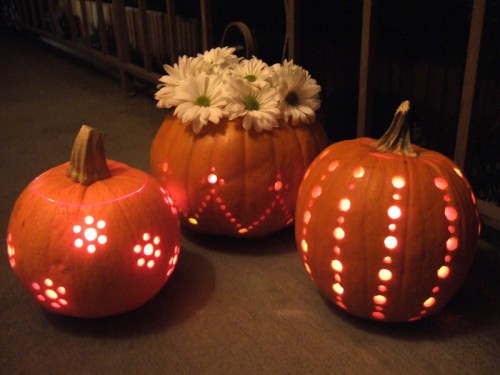 Beeldcitaat: http://www.craftynest.com/2008/10/pumpkins-carved-with-a-drill/