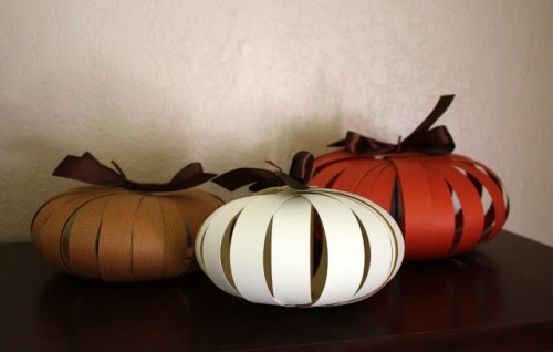 Beeldcitaat: http://www.craftinessisnotoptional.com/2010/10/paper-pumpkin-tutorial.html